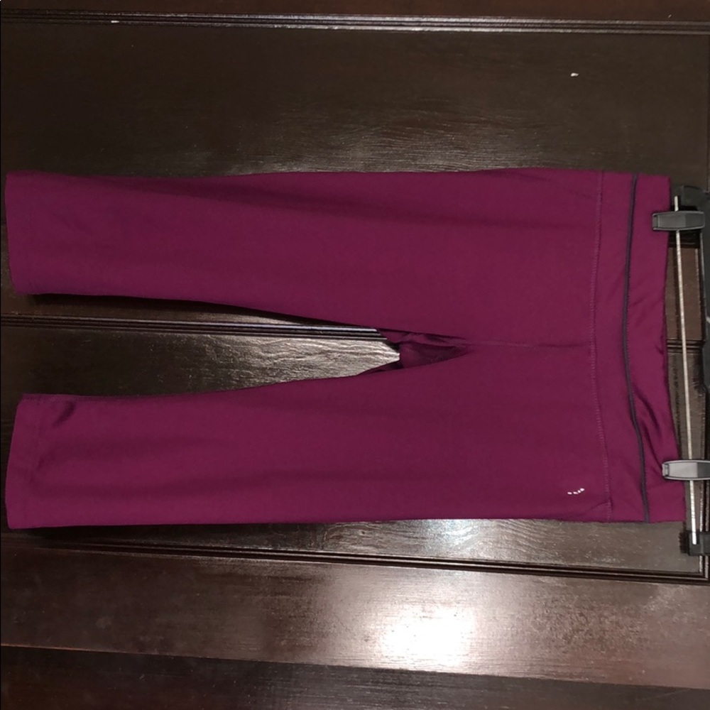 Maroon Capri workout pants, size Small, Danskin